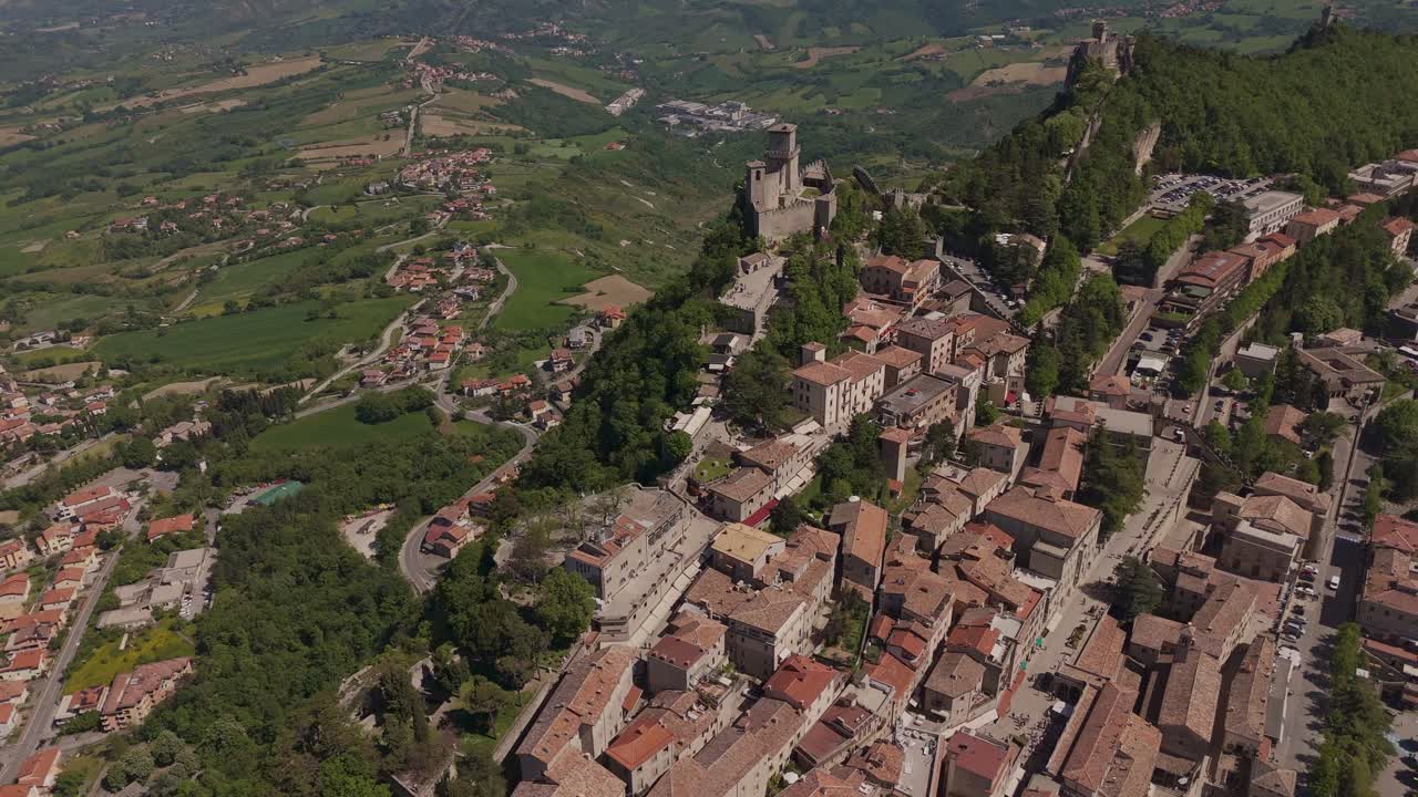 Aerial orbit over San Marino’s Monte Titano, showcasing La Rocca (Prima Torre) and the historic old town. The clip highlights the fortified cliffs and medieval cityscape in cinematic quality.