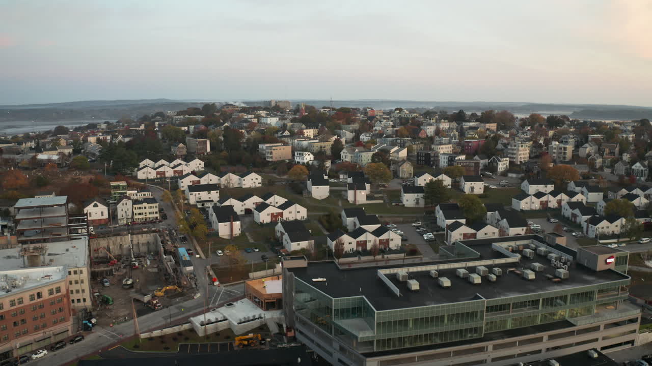 포틀랜드 메인의 이스트 엔드 주거 지역 상공 비행