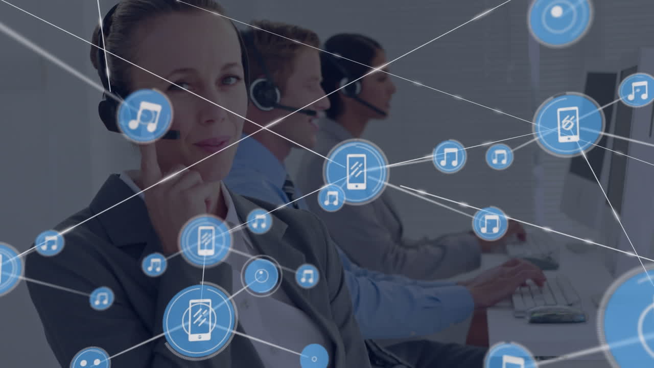 animación de iconos conectados a través de diversos agentes de servicio al cliente que hablan con los clientes en la oficina