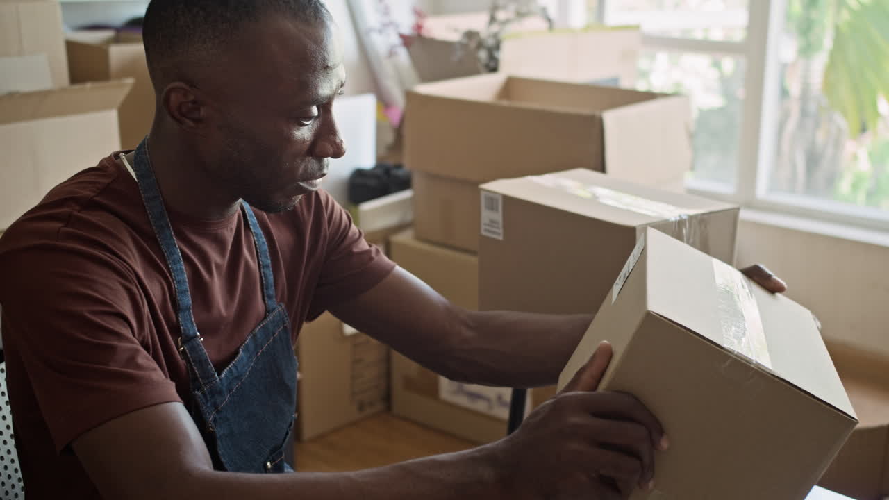 Pick-up Point Manager Using Scanner on Boxes with Parcels