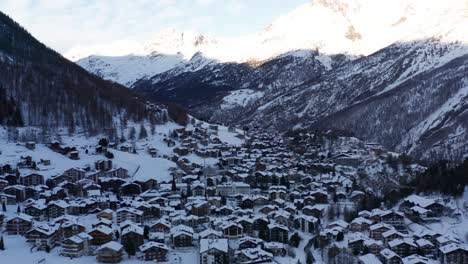 Luftaufnahme-Der-Schweizer-Stadt-Saas-Fee-Im-Winter