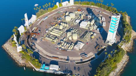 isla de la refinería de petróleo de long beach | fotografía aérea | iluminación de la tarde