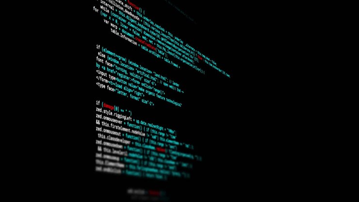 Animation af digital databehandling over sort baggrund.