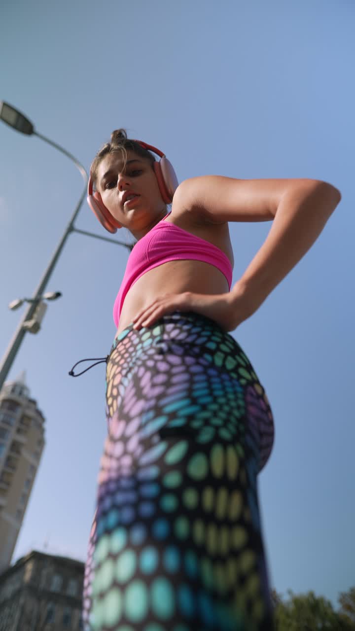 mujer con ropa deportiva