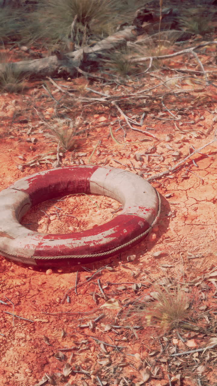 salvavidas abandonadas en el desierto