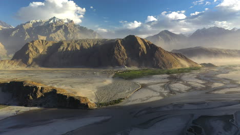 Cinematic-aerial-shot-of-Skardu-Valley-in-Gilgit-Baltistan,-Pakistan