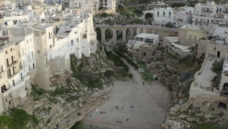 Forward-aerial-view-of-the-beach-and-the-city-behind