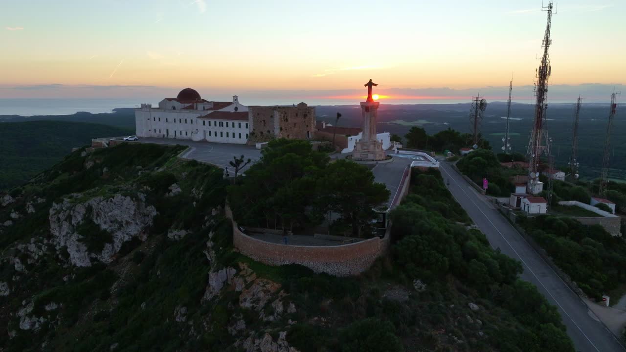 8,717피트에서 등산객에게 탁 트인 전망을 제공하는 산타로사 산맥의 최고봉