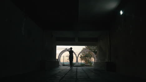 Woman-silhouette-skipping-rope-in-the-yard