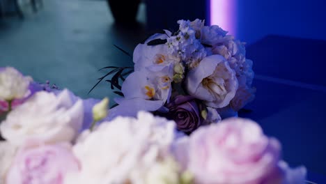 Flower-table-decorations-at-the-wedding,-close-up