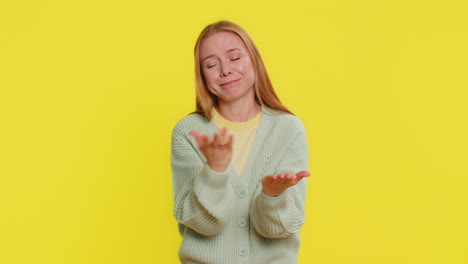 una joven triste pierde siendo sorprendida por los resultados de la lotería mala fortuna pérdida mala suerte noticias de la fortuna
