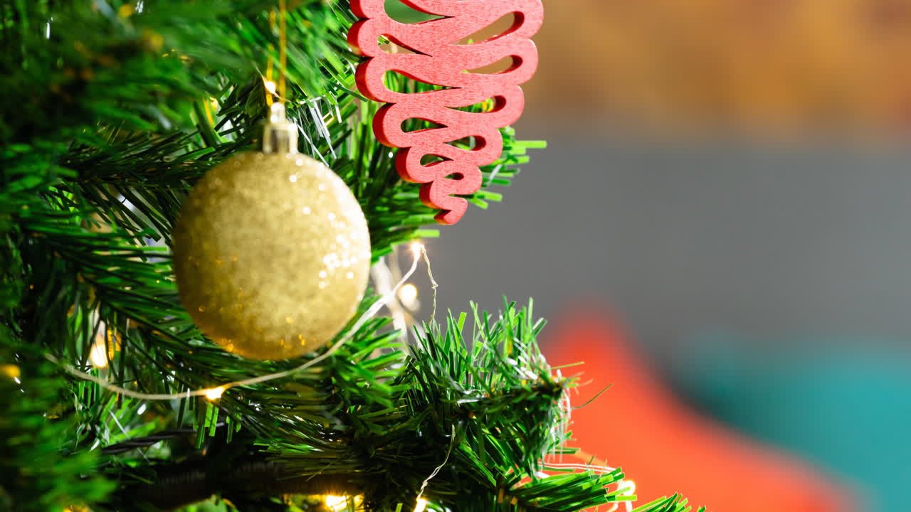 animación del árbol de navidad con decoraciones