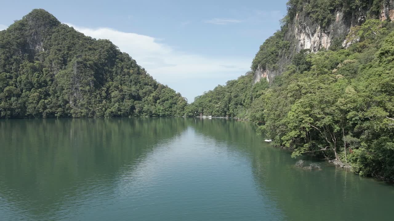 낮은 비행: dayang bunting lake langkawi