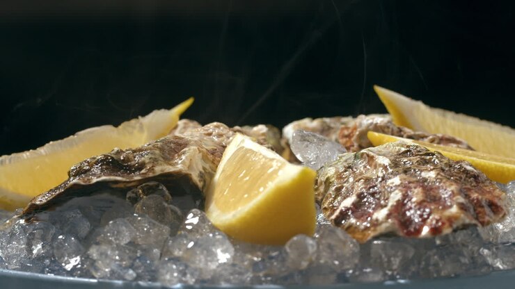 Fresh Oysters with Lemon on Ice