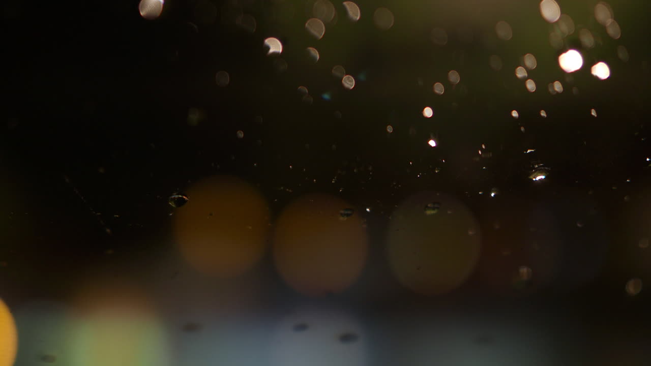 gotas de agua en el vidrio