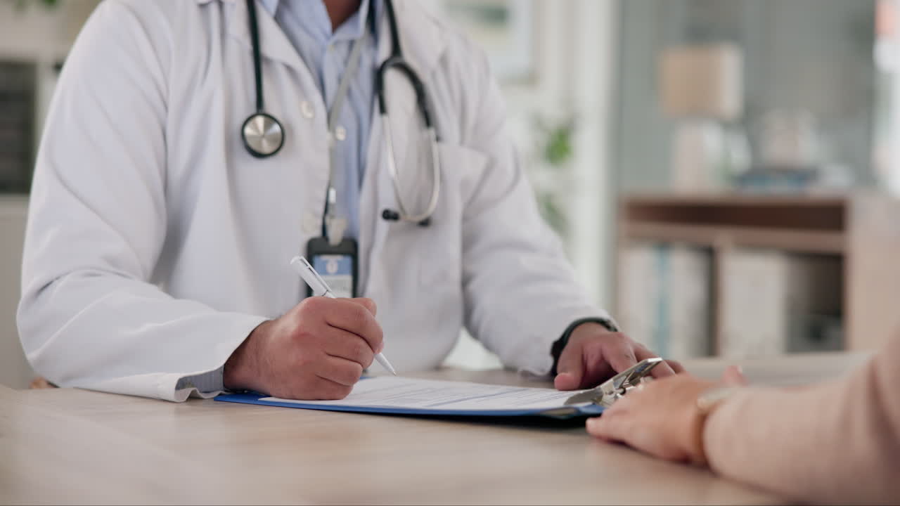 consulta del médico con el paciente