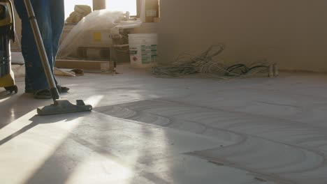 limpieza del suelo de un sitio de construcción