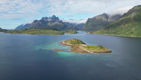islas lofoten paisaje natural y fiordo en verano en noruega - 4k aéreo