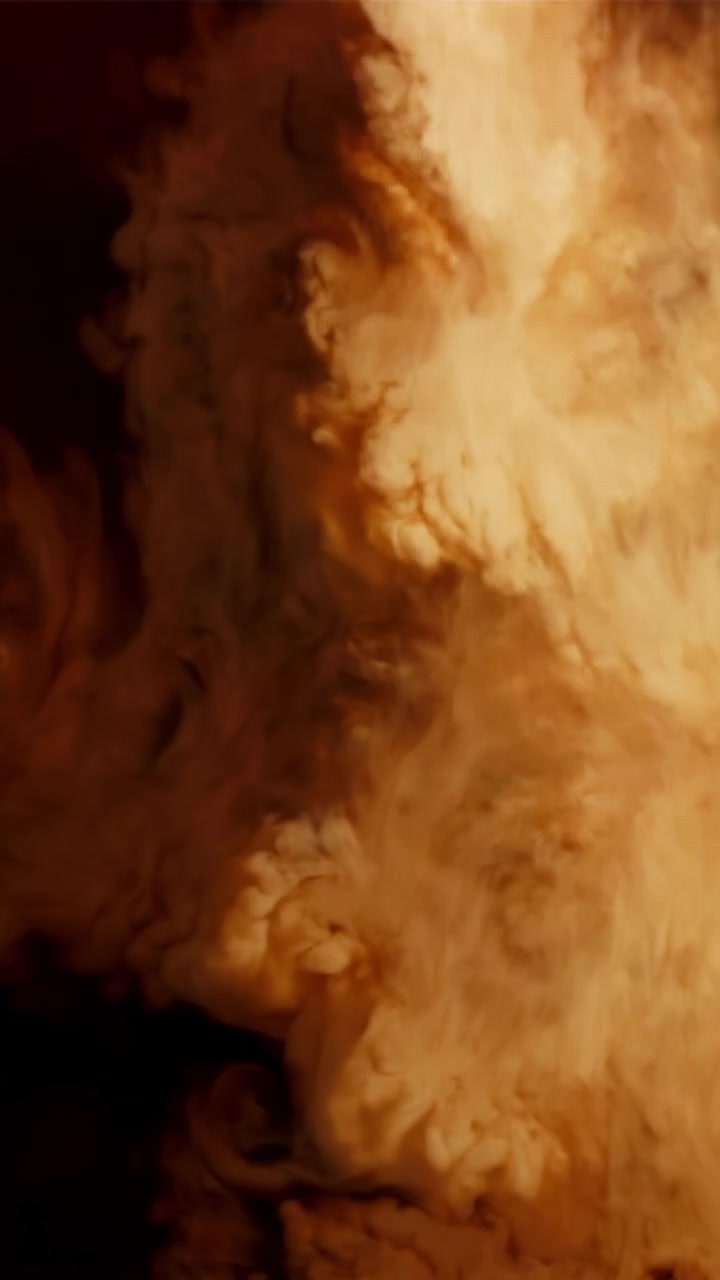 Liquido astratto vorticoso marrone e bianco su sfondo nero