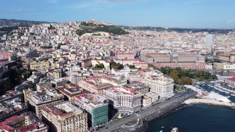 Wunderschöne-Stadtlandschaft-Von-Neapel,-Italien