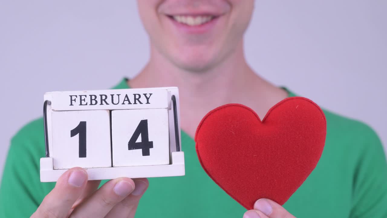 joven apuesto listo para el día de san valentín