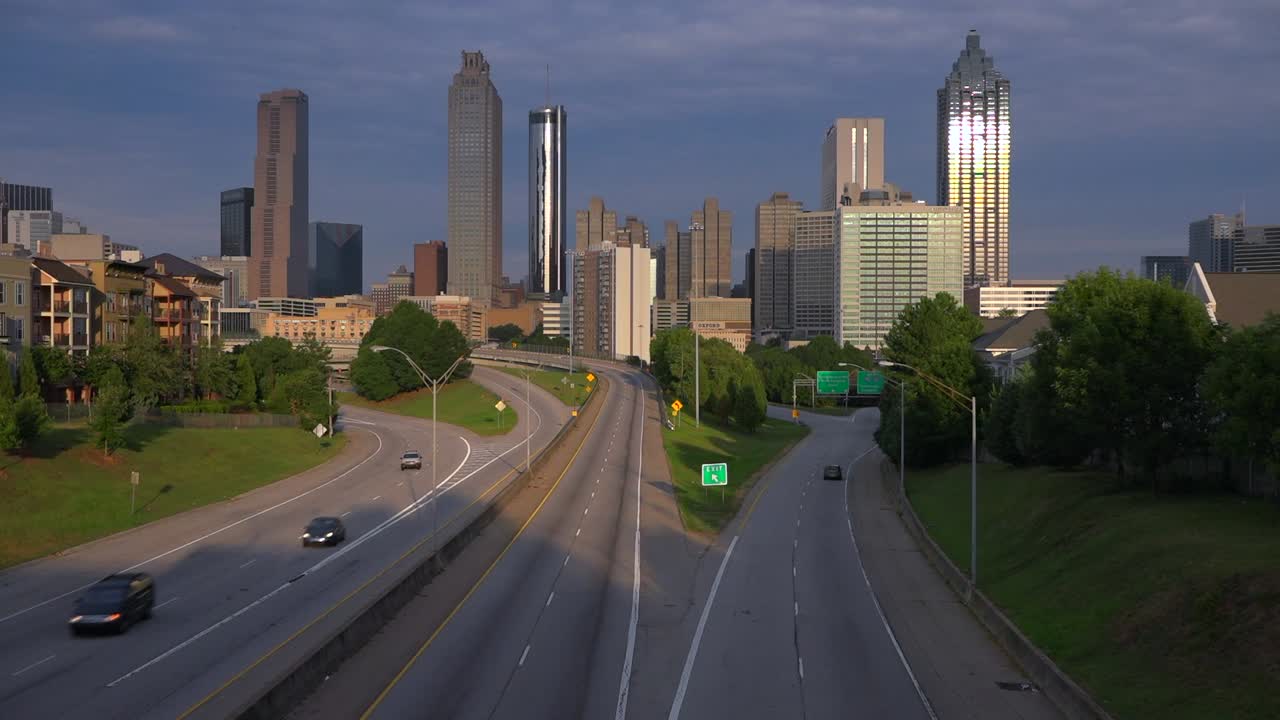 Splendida veduta al crepuscolo del traffico diretto ad Atlanta, Georgia