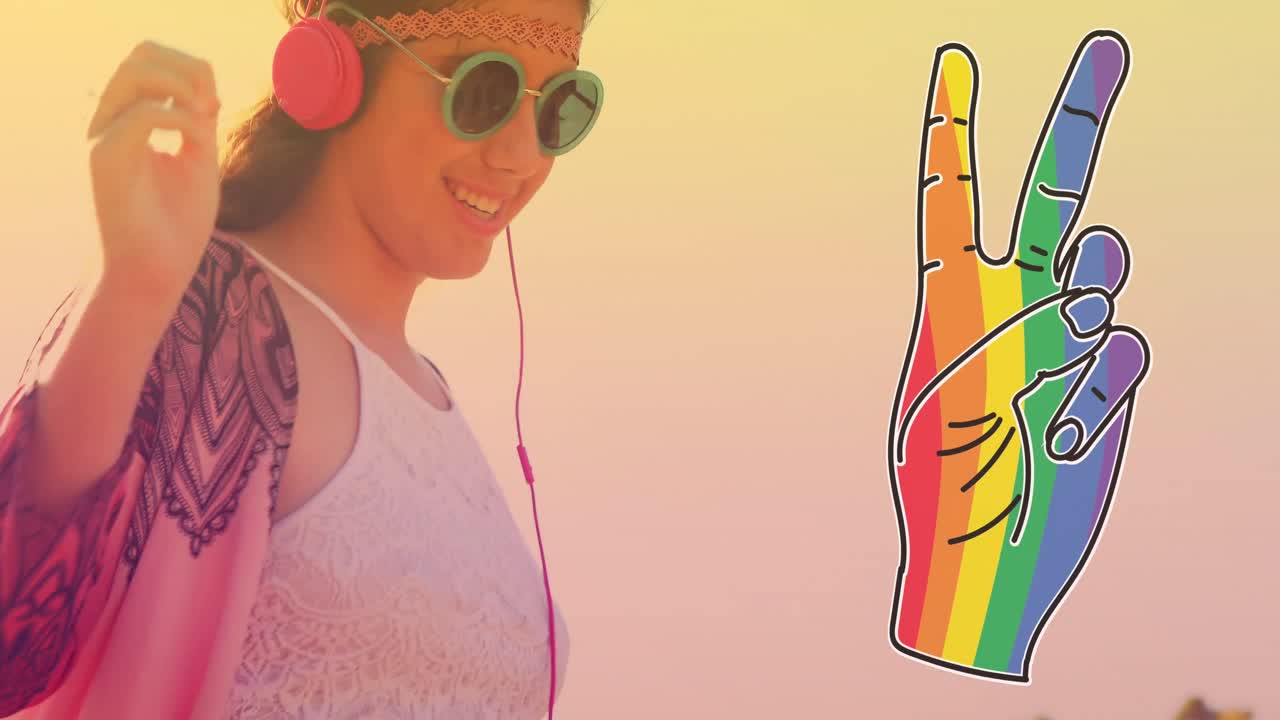 animación del icono de la mano del arco iris sobre una mujer caucásica sonriente con auriculares bailando