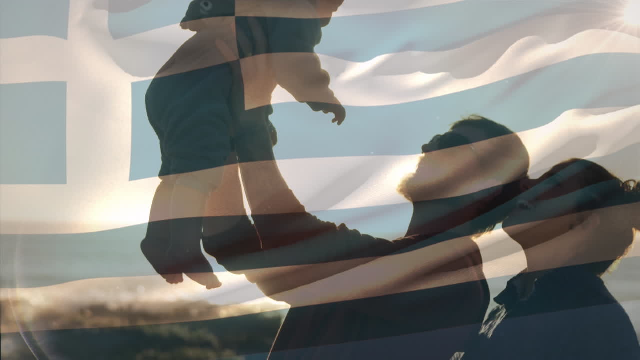 animación de agitar la bandera de grecia contra una pareja caucásica sosteniendo a su bebé en la playa