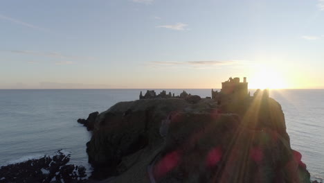 vista aérea del castillo de dunnottar en aberdeenshire