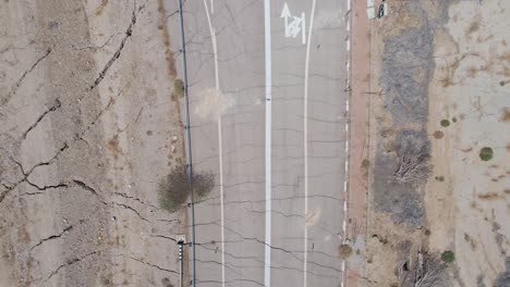 Camino-Roto-En-Ciudad-Abandonada