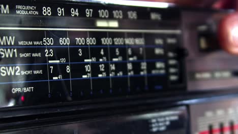 hand tuning vintage cassette player radio frequency