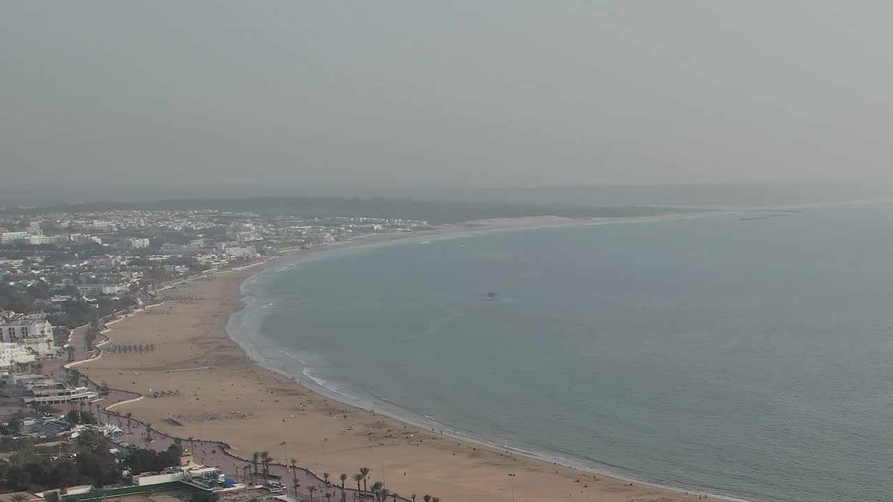 Litorale del Marocco con vista sulla città dall'alto