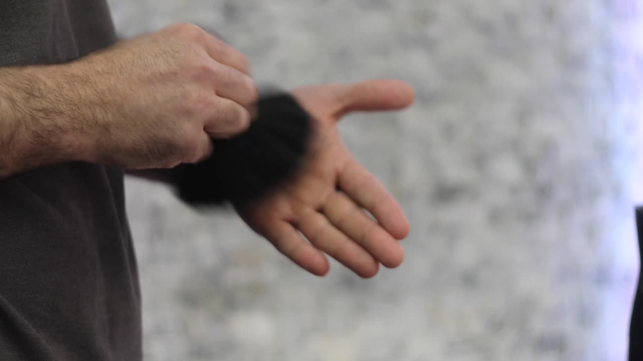 미용실에서 먼지떨이 사용하기