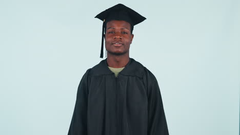 hombre negro feliz, graduación