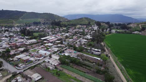 Vista-Aérea-Sobre-La-Ciudad-De-Pomaire-En-La-Comuna-De-Melipilla-En-La-Provincia-De-Melipilla,-Región-Metropolitana-De-Santiago---Disparo-De-Drones