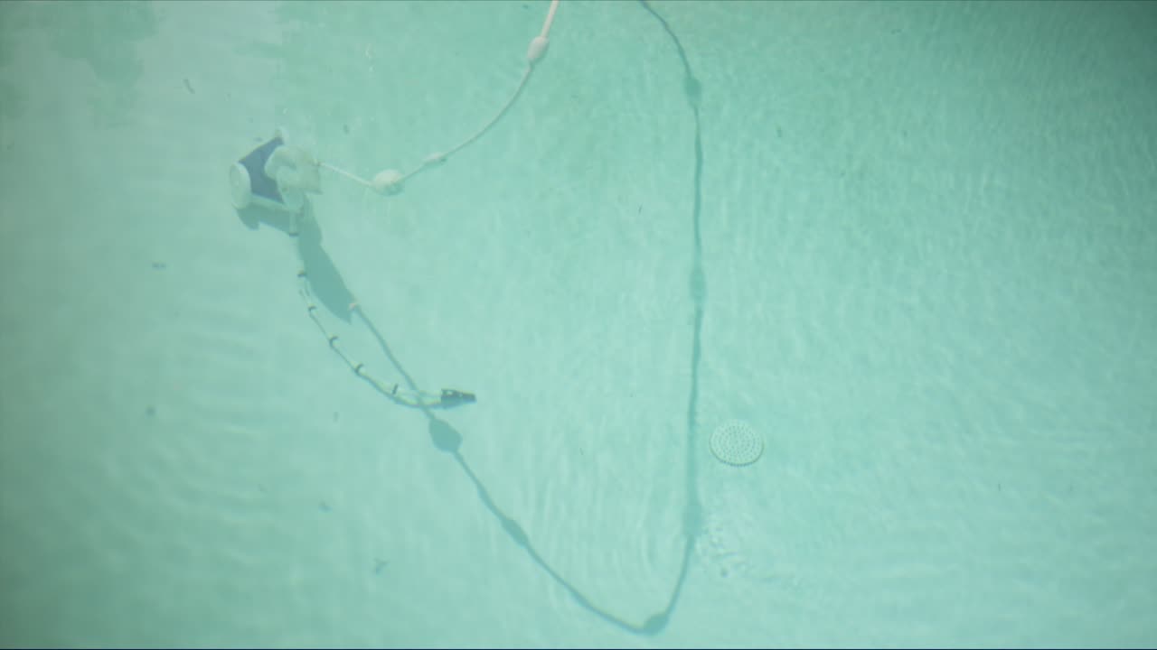 piscina y ondas de agua