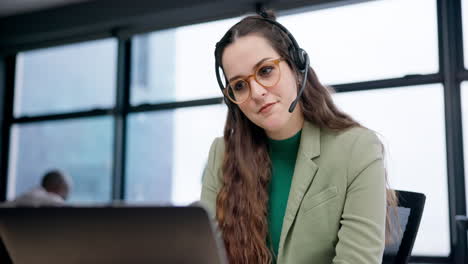 Callcenter,-Frau-Und-Kundenservice-Am-Laptop