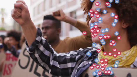 animación de iconos emoji sobre diversos manifestantes en la calle