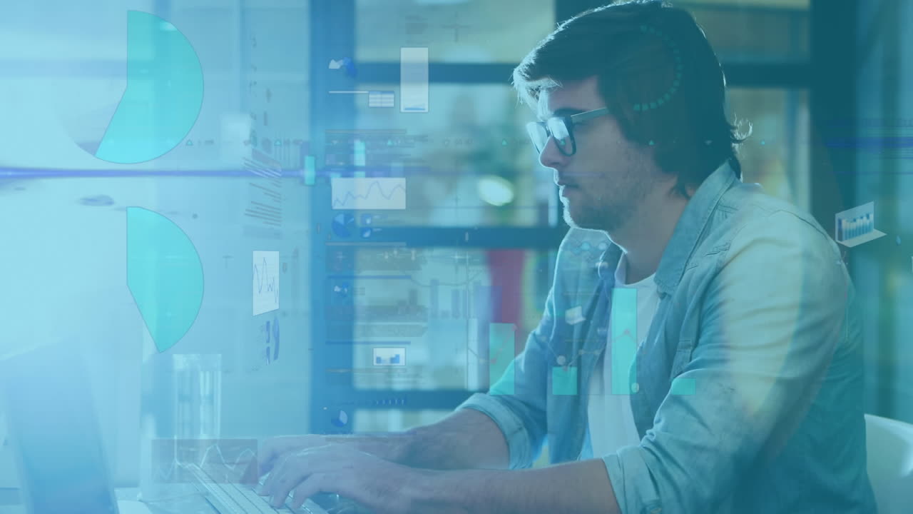 animación del procesamiento de datos financieros sobre el empresario que trabaja en la oficina