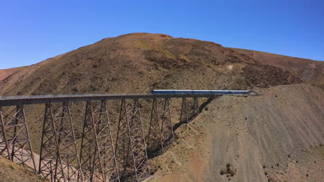 antena - viaducto ferroviario puente la polvorilla en salta, argentina, revelación inversa