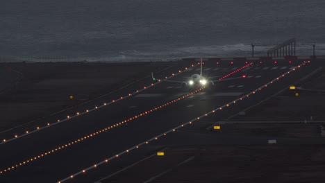 Despegue-Nocturno-De-Un-Avión