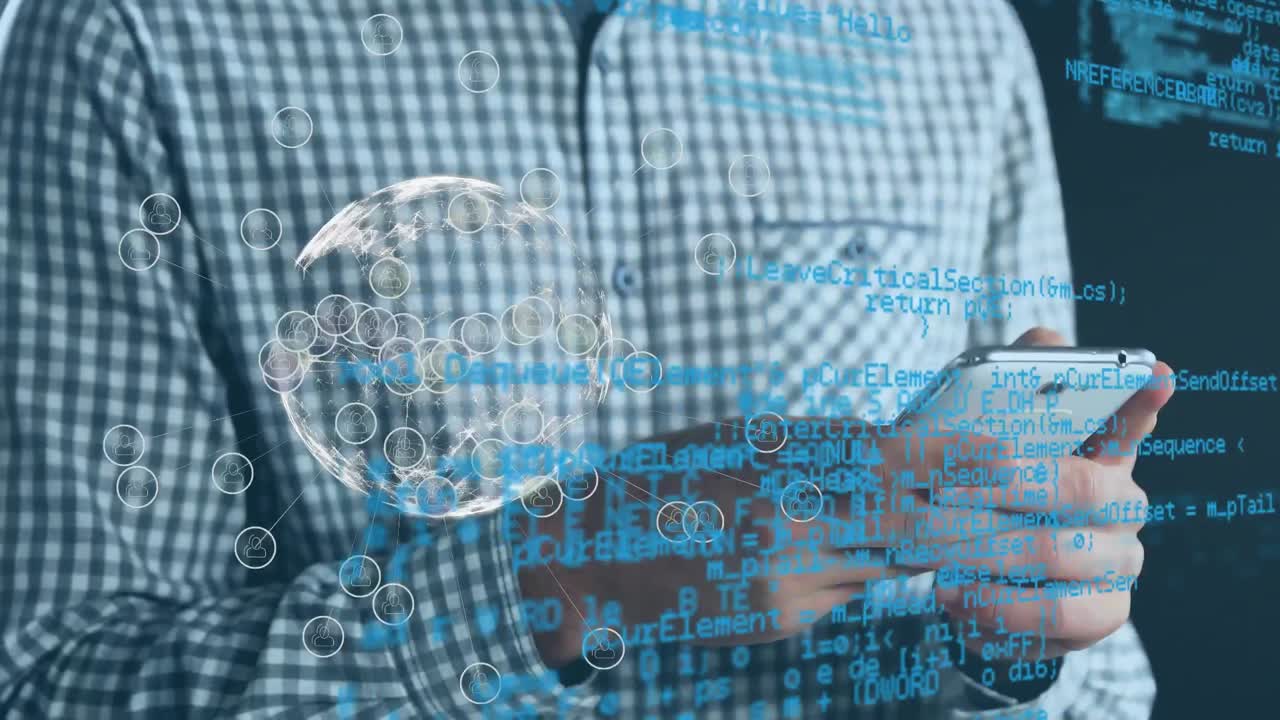 animación del procesamiento de datos y el globo sobre el hombre caucásico usando un teléfono inteligente