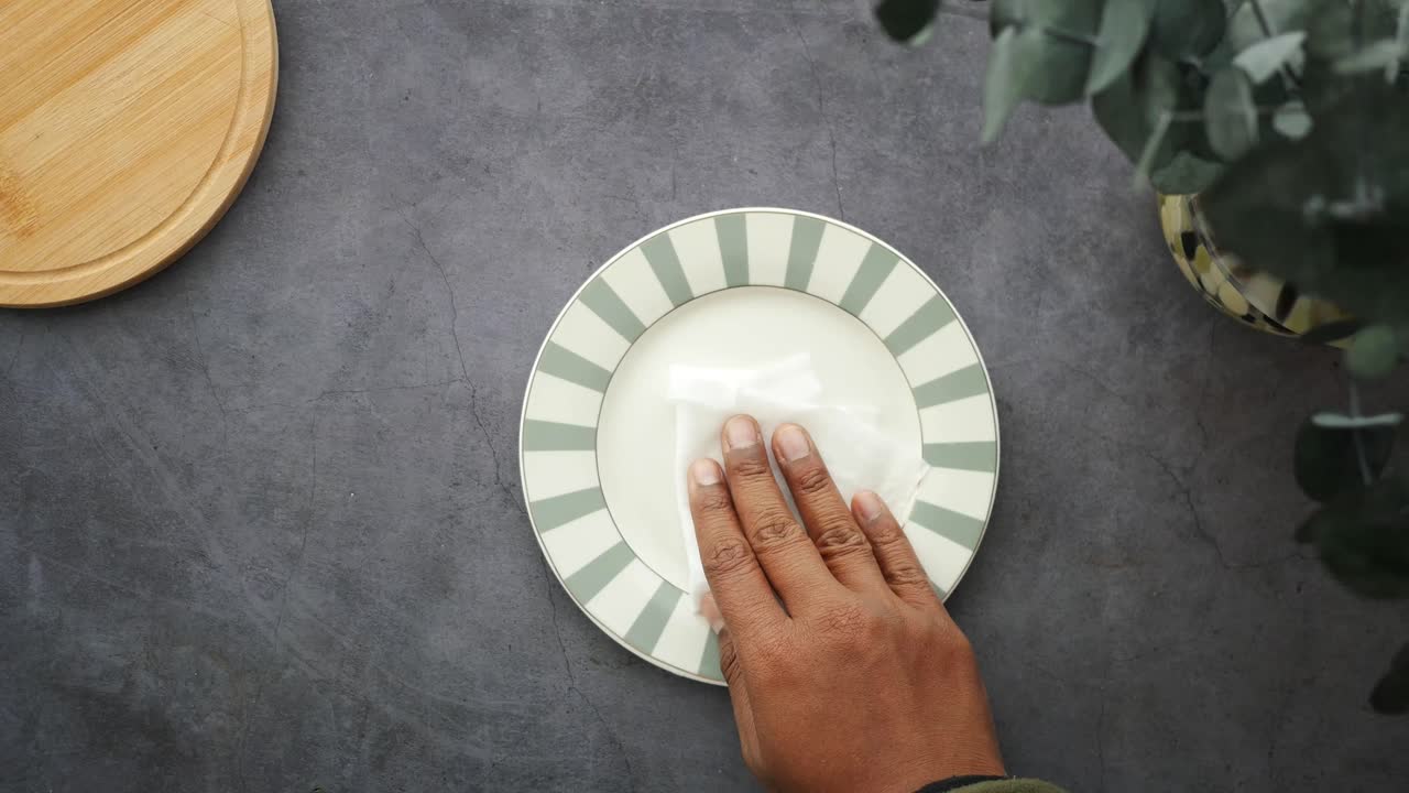 Cleaning a plate with a wipe