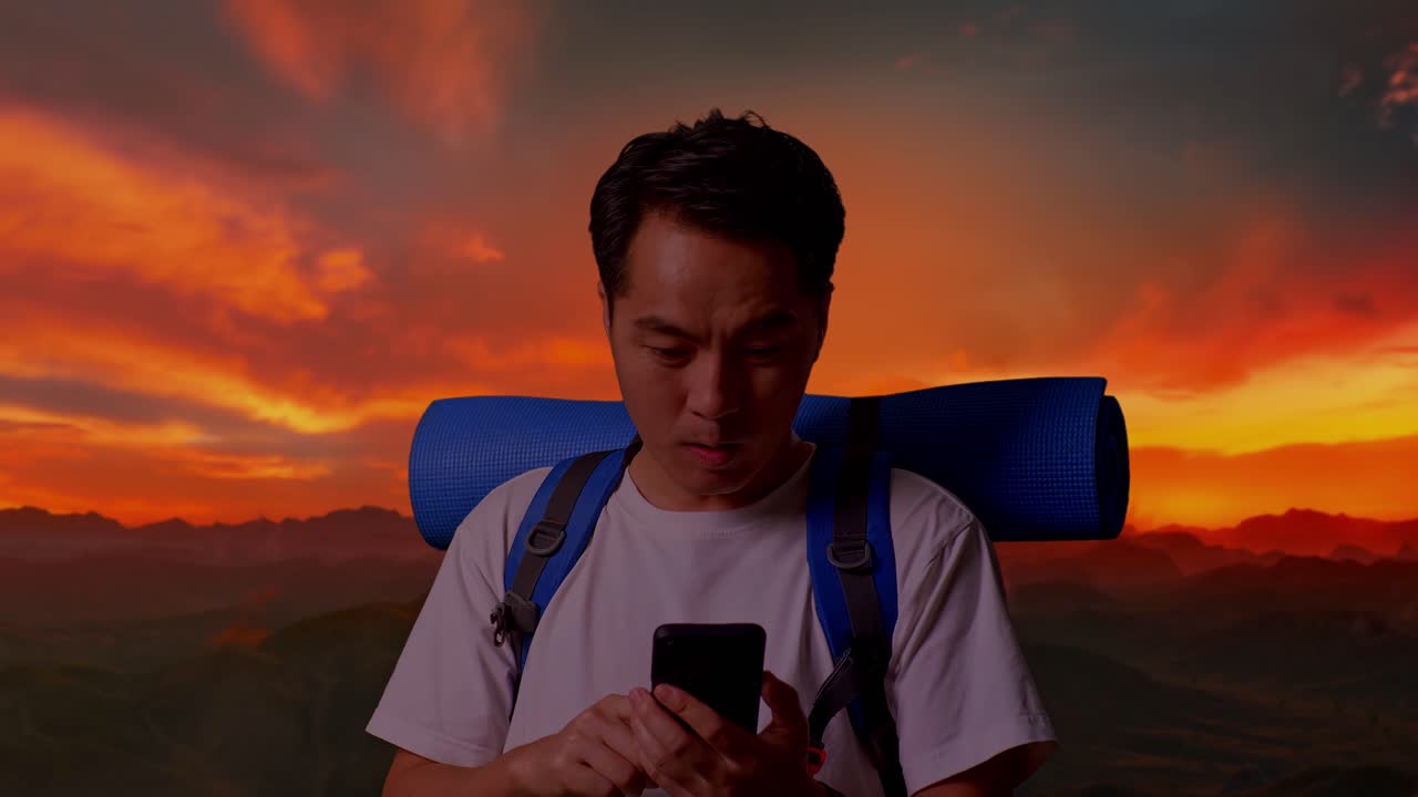 viajero emocionado al amanecer