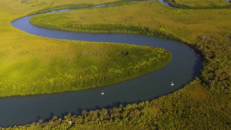 Barcos-En-El-Río-Daintree,-Queensland,-Australia,-Vista-Aérea