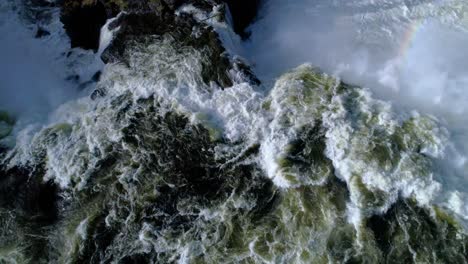 la cascada de ristafallet en la parte occidental de jamtland está catalogada como una de las cascadas más hermosas de suecia.