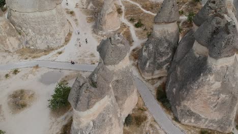 capadocia extrañas chimeneas volcánicas formación rocosa punto de referencia geológico aéreo turco birdseye