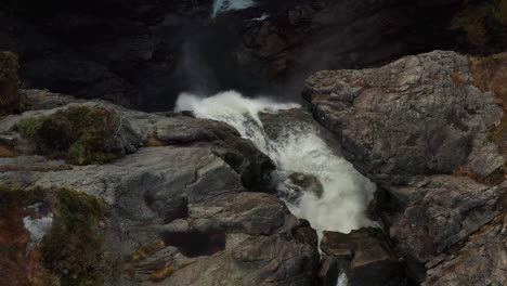 dronefootage og la hermosa cascada månafossen en noruega-4