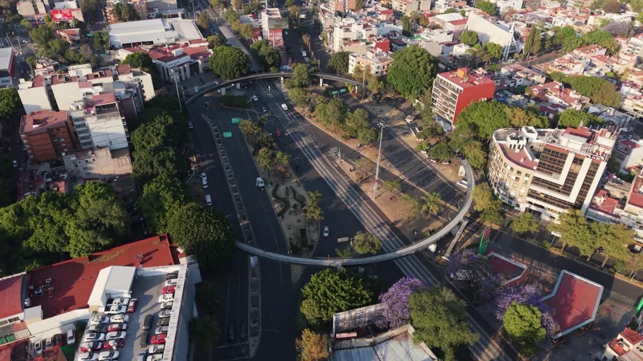 Drone footage of an avenue in Colonia del Valle, CDMX, showing low car traffic