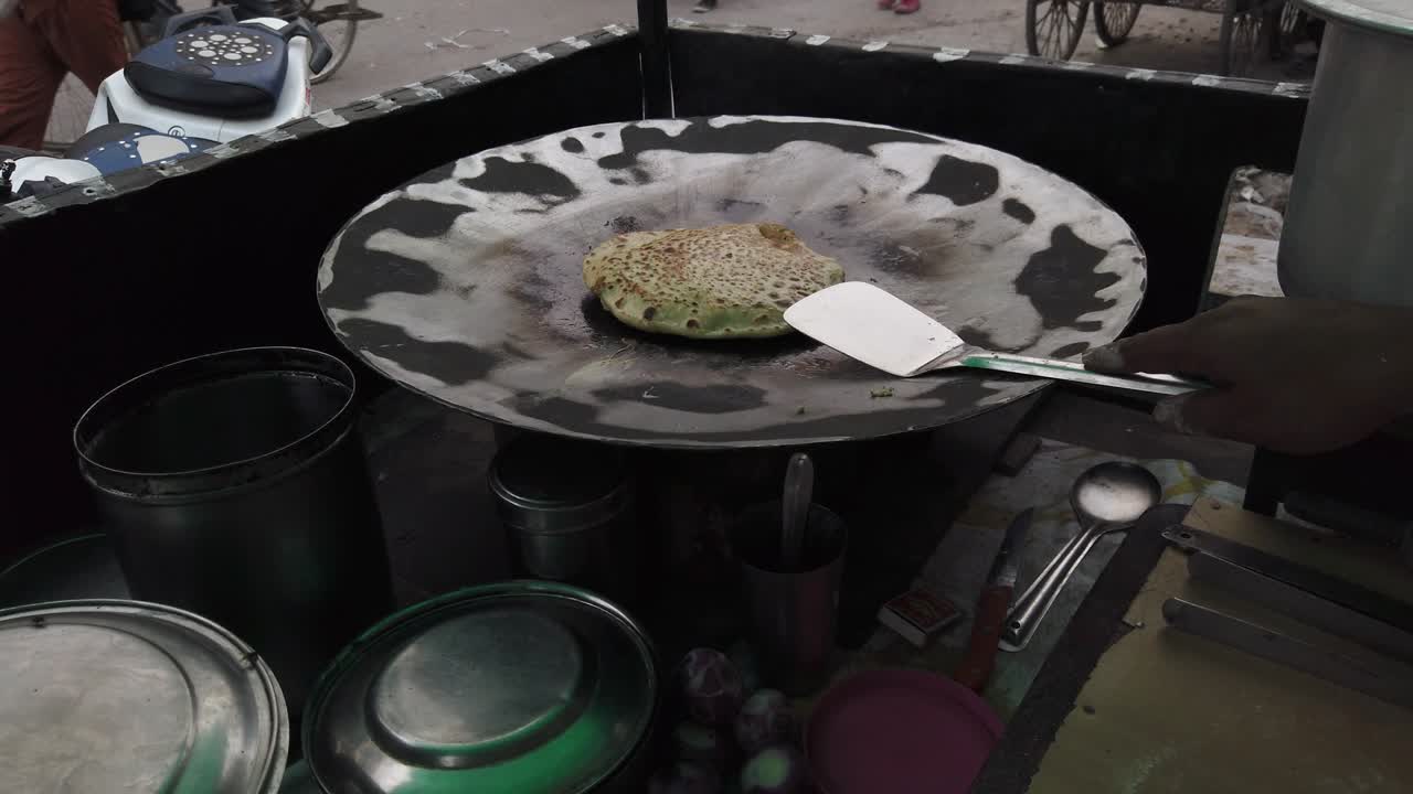 전통적이고 진정한 인도 스트리트 푸드를 만드는 것